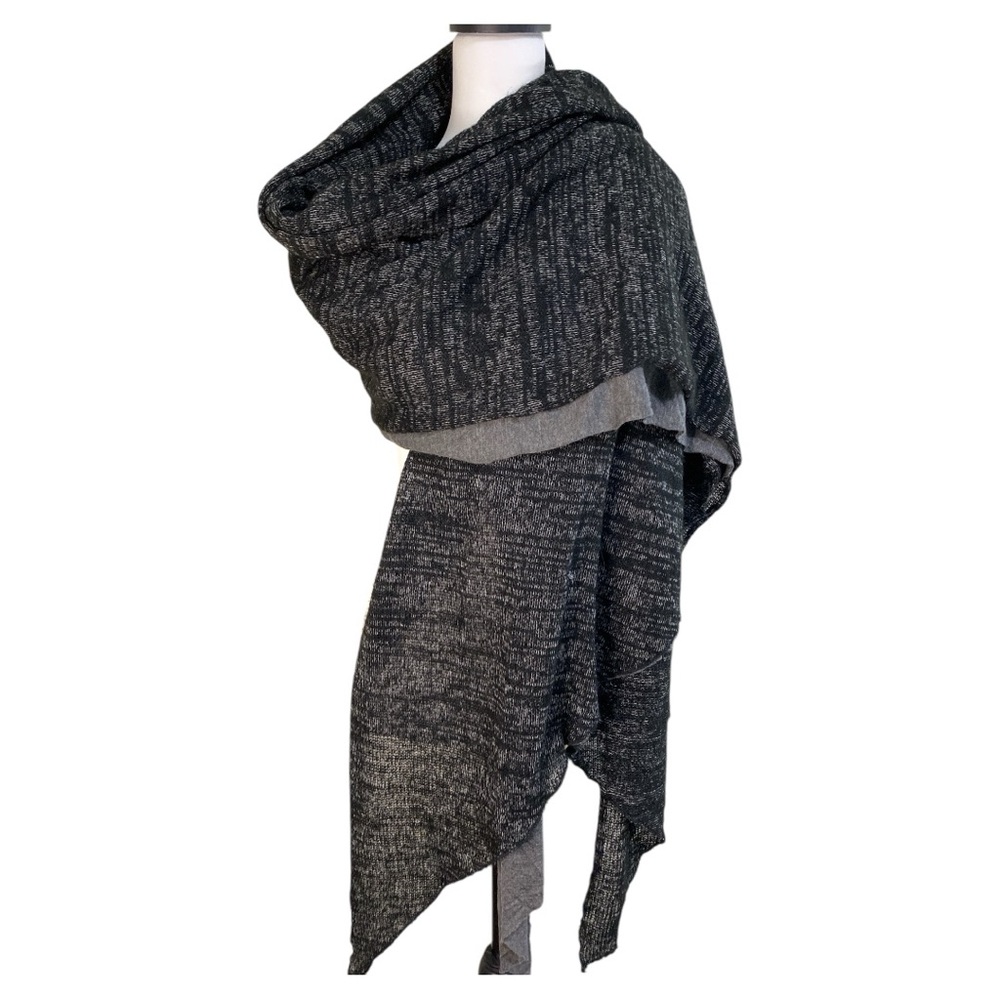 Donni‎ Charm Together Freckle Scarf Black/White/Gray Size OS